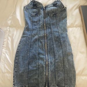 Denim dress with zipper in the middle